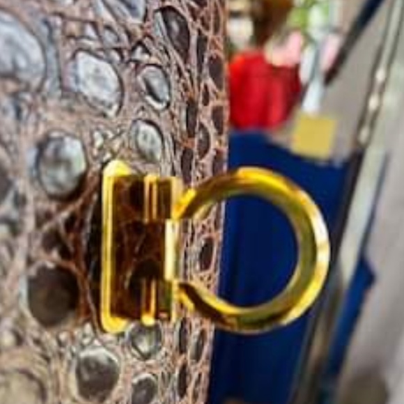 💎✨VERY RARE!💎✨Iconic Auth Salvatore Ferragamo Gancini 2way Croc Embossed Brown - Picture 11 of 16